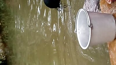 Seksi enom bojo ngisep kontol lan njupuk bajingan saka konco